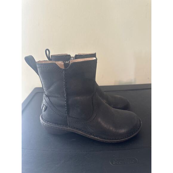 Ugg Neevah Short Boots Black Leather Ankle Zip Sheepskin Lined 1004177 Womens 5 - Picture 3 of 7